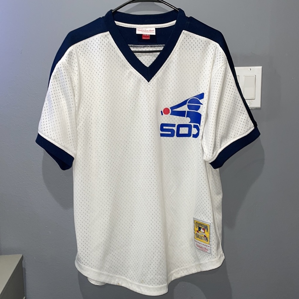 Coopers Collection Size Large White Sox Jersey